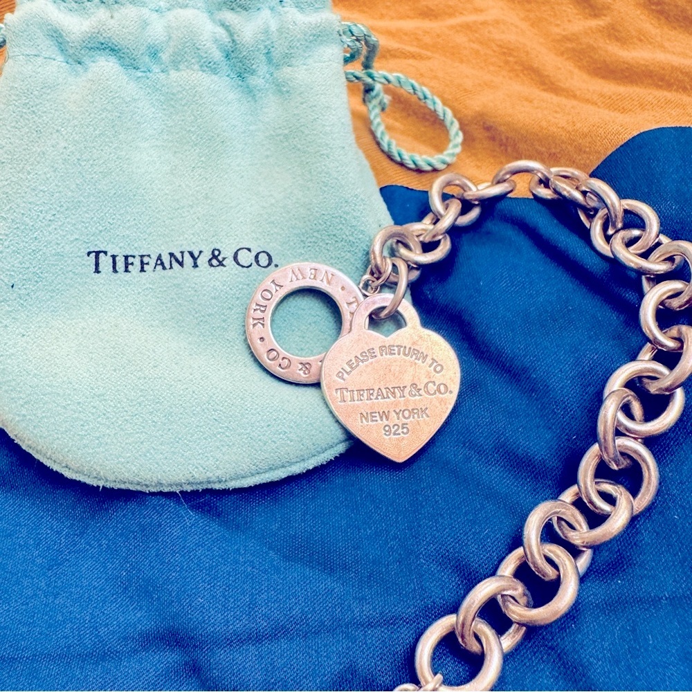 AUTHENTIC VINTAGE- 2004. Tiffany & Co. Silver Heart Tag Bracelet.